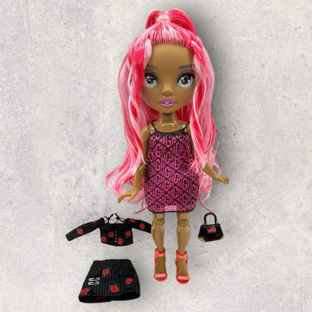 Rainbow High Daria Roselyn Doll Series 3 Pink Hair Articulated Clothes